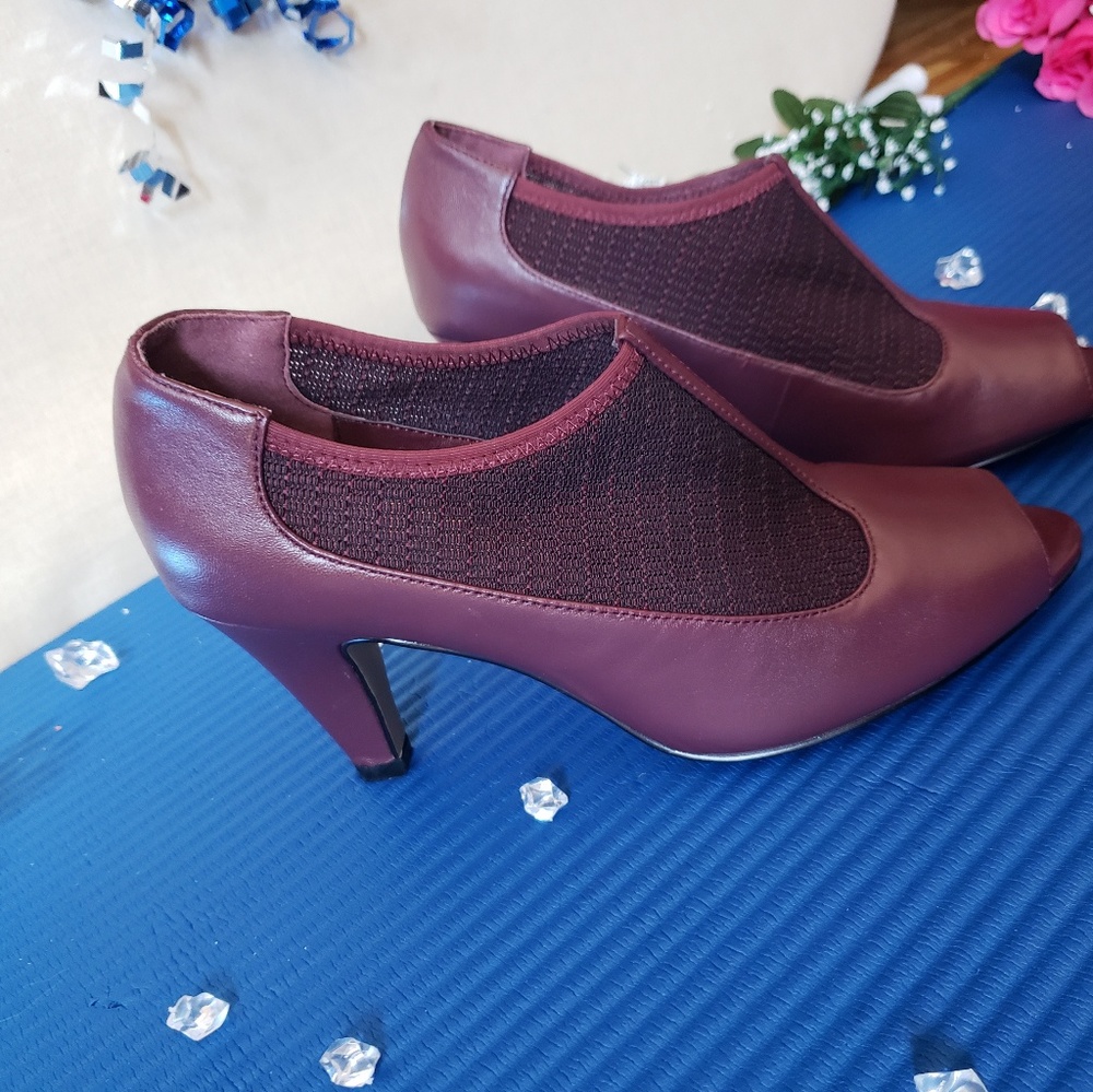 NIB Bella Vita burgundy Ninette peep toe heel - Picture 4 of 8